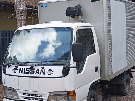 1998 Nissan Atlas, белый, 550000 рублей, вид 3