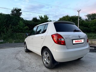 2013 Skoda Fabia II Рестайлинг, белый, 650000 рублей, вид 5