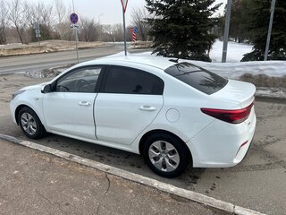 2018 Kia Rio IV, белый, 600000 рублей, вид 3