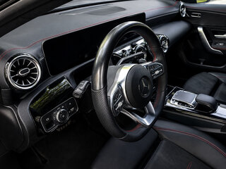 2019 Mercedes-Benz CLA 200 II (C118, X118), чёрный, 3100000 рублей, вид 4