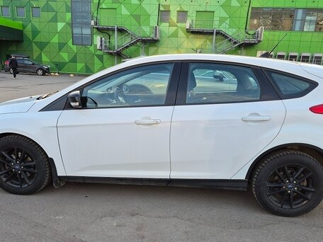 2017 Ford Focus III Рестайлинг, белый, 650000 рублей, вид 4