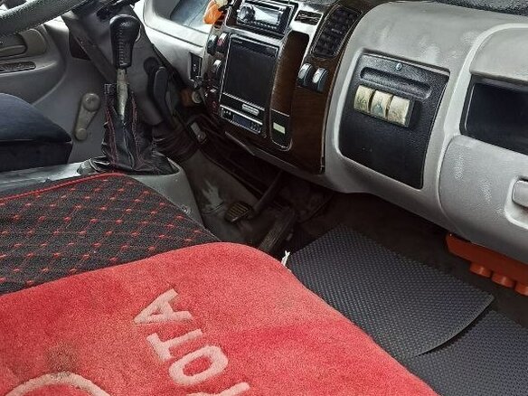 2008 Toyota Dyna, красный, 1800000 рублей - вид 9