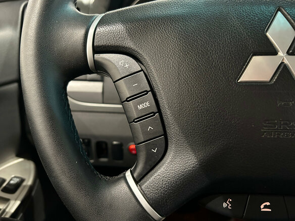 2015 Mitsubishi Pajero IV Рестайлинг 2, чёрный - вид 19