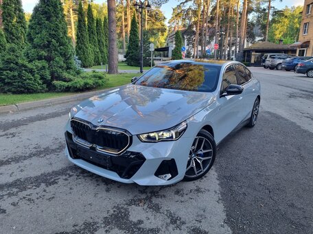 2025 BMW 5 серии 523d xDrive VIII (G60/G61/G68), серый, 8250000 рублей, вид 5