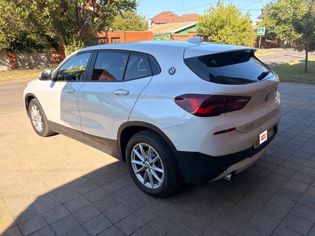 2021 BMW X2 sDrive18i I (F39), белый, 2600000 рублей, вид 3