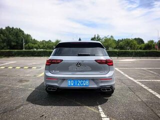 2022 Volkswagen Golf VIII, серый, 1697000 рублей, вид 4