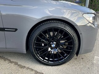 2009 BMW 7 серии 740i V (F01/F02/F04), серый, 1650000 рублей, вид 2