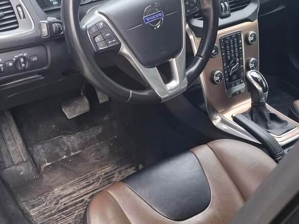 2015 Volvo V40 Cross Country I, чёрный, 2100000 рублей - вид 6