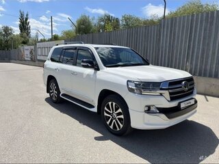 2019 Toyota Land Cruiser 200 Series Рестайлинг 2, белый, 7000000 рублей, вид 2