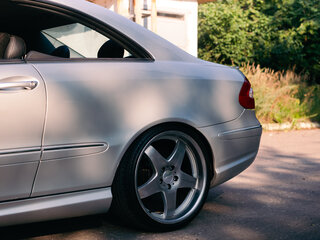 2002 Mercedes-Benz CLK-Класс 320 II (W209), серебристый, 1300000 рублей, вид 5