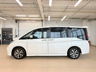 2017 Honda Stepwgn Spada V, белый, 2049000 рублей, вид 3