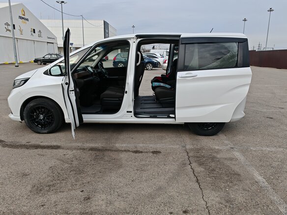 2021 Honda Freed II Рестайлинг, белый, 2000000 рублей - вид 13