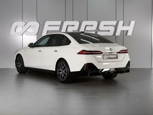2024 BMW 5 серии 520i VIII (G60/G61/G68), белый, 7499000 рублей - вид 1