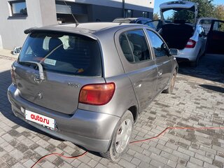 2005 Toyota Yaris I Рестайлинг, серый, 300000 рублей, вид 3