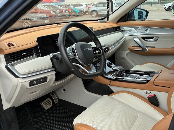 2023 Jetour X70+ I Рестайлинг, серый, 2430000 рублей - вид 9