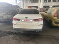 2019 Kia Optima IV Рестайлинг, белый, 854000 рублей - вид 5