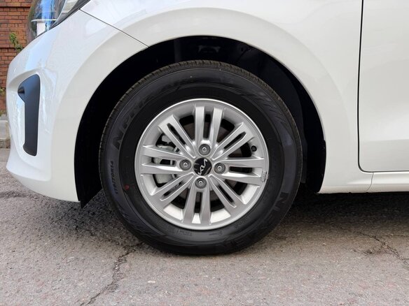 2023 Kia Pegas, белый, 1639000 рублей - вид 1
