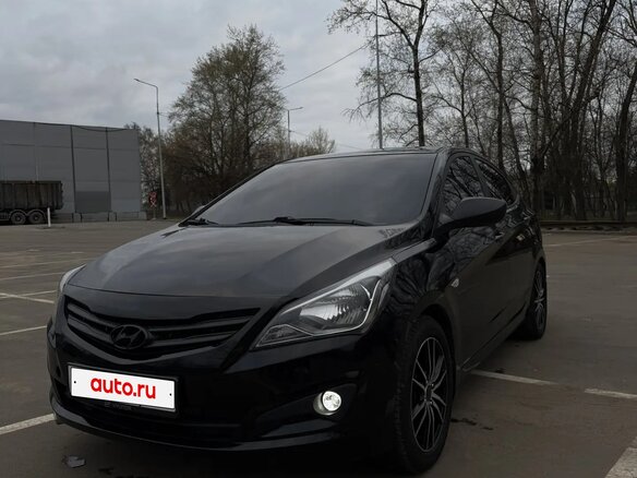 2014 Hyundai Solaris I, чёрный, 800000 рублей