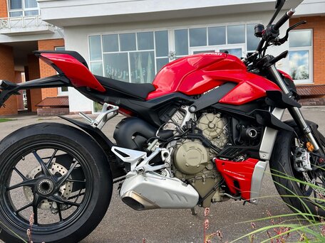 2022 Ducati Streetfighter V4, красный, 2350000 рублей, вид 3
