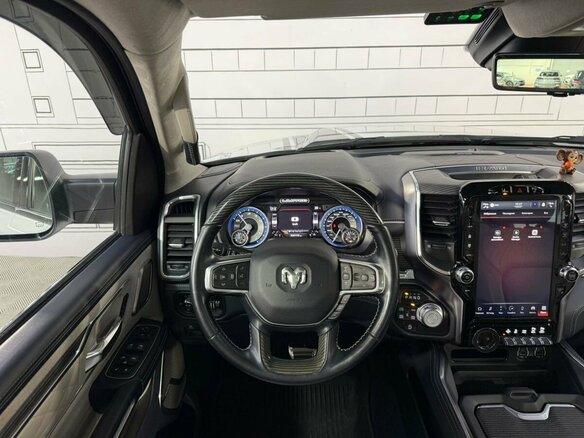 2022 Ram 1500 Crew Cab V, белый - вид 17