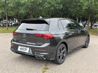 2022 Volkswagen Golf VIII, чёрный, 1710000 рублей, вид 3