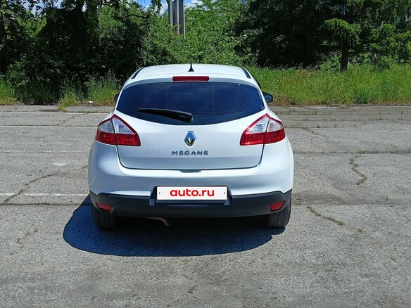 2013 Renault Megane III Рестайлинг, белый, 850000 рублей - вид 3