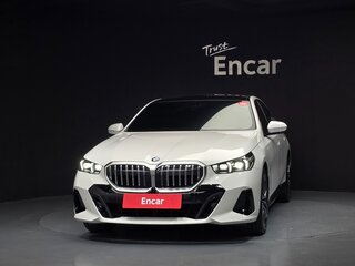 2024 BMW 5 серии 520i VIII (G60/G61/G68), белый, 6419613 рублей, вид 2