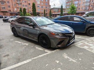 2018 Toyota Camry VIII (XV70), серый, 1950000 рублей, вид 1