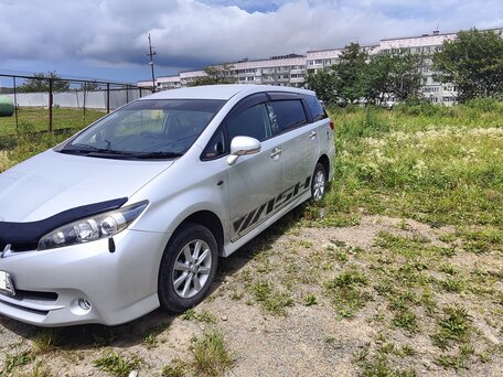 2011 Toyota Wish II, серебристый, 1500000 рублей, вид 3