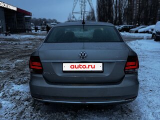 2017 Volkswagen Polo V Рестайлинг, серебристый, 930000 рублей, вид 5