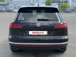 2018 Volkswagen Touareg III, коричневый, 4650000 рублей, вид 5