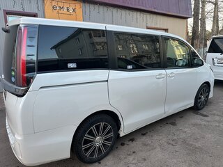 2020 Toyota Noah III (R80) Рестайлинг, белый, 2271000 рублей, вид 5