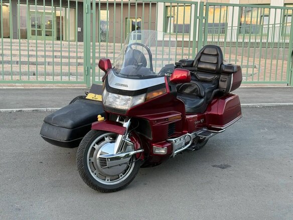 1994 Honda GL 1500 Gold Wing, красный, 380000 рублей