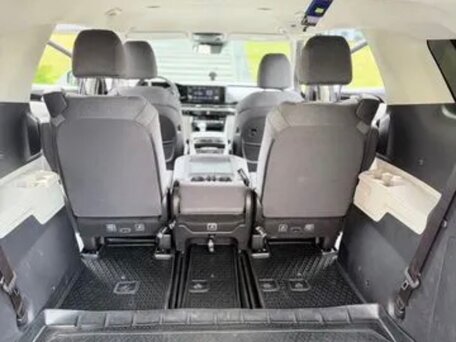 2021 Kia Carnival IV, чёрный, 3470000 рублей, вид 4