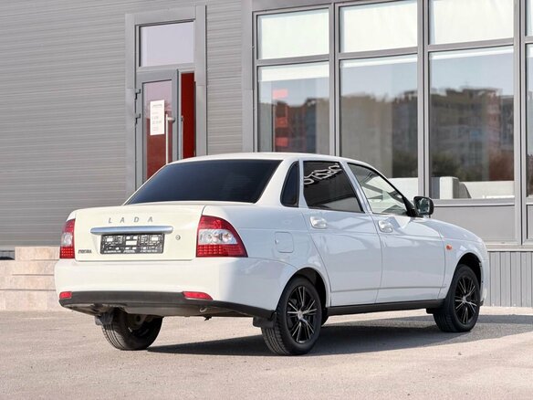 2016 Lada (ВАЗ) Priora I Рестайлинг, белый, 660000 рублей - вид 8