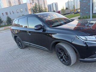 2021 Mitsubishi Outlander III Рестайлинг 3, чёрный, 2500000 рублей, вид 4