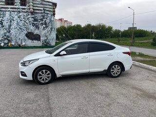 2017 Hyundai Solaris II, белый, 725000 рублей, вид 3