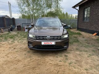 2018 Volkswagen Tiguan II, коричневый, 2390000 рублей, вид 2