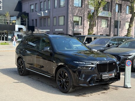 2025 BMW X7 40i I (G07) Рестайлинг, чёрный, 12290000 рублей, вид 3