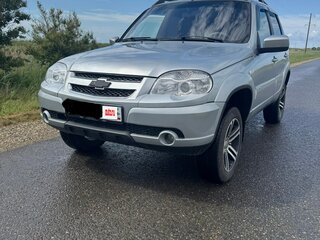 2015 Chevrolet Niva I Рестайлинг, серебристый, 665000 рублей, вид 1