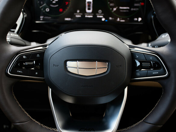 2025 Geely Monjaro (Xingyue L) I Рестайлинг (China Market), чёрный, 3497000 рублей - вид 22
