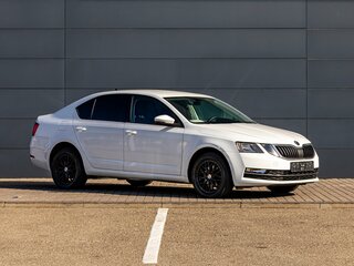 2018 Skoda Octavia III (A7) Рестайлинг, белый, 1595000 рублей, вид 3