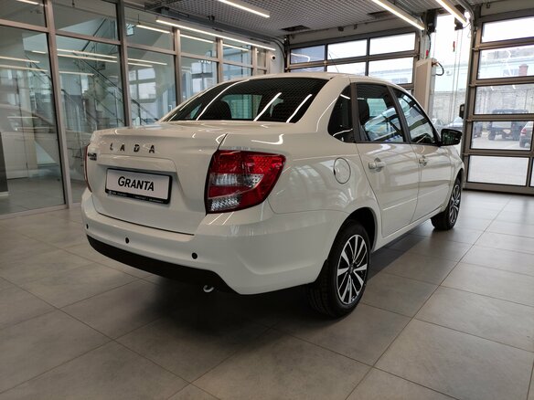2026 Lada (ВАЗ) Granta I Рестайлинг, белый, 1290000 рублей - вид 6