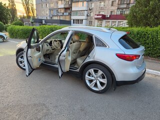 2011 Infiniti FX37 II (S51) Рестайлинг, серебристый, 2400000 рублей, вид 3