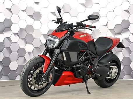 2015 Ducati Diavel, красный, 979000 рублей, вид 2