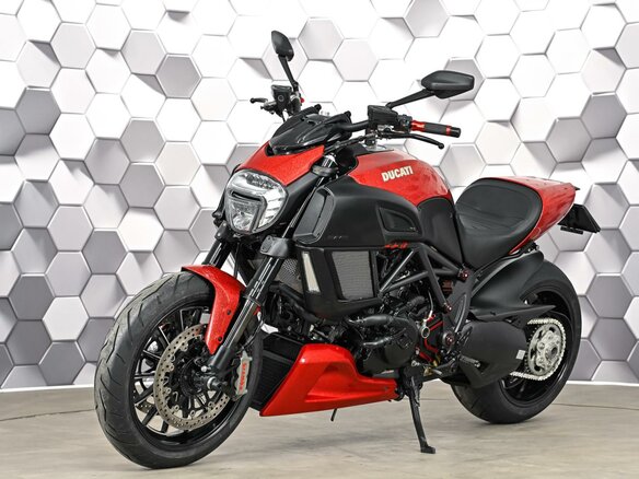 2015 Ducati Diavel, красный, 979000 рублей - вид 1