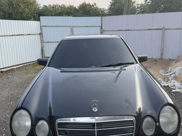 1996 Mercedes-Benz E-Класс 230 II (W210, S210), чёрный - вид 4