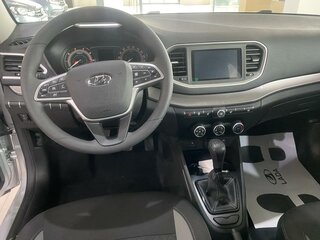 2026 Lada (ВАЗ) Vesta SW I Рестайлинг (NG), серебристый, 1835000 рублей, вид 3