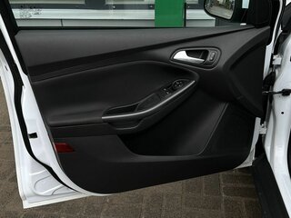 2015 Ford Focus III Рестайлинг, белый, 895000 рублей, вид 5