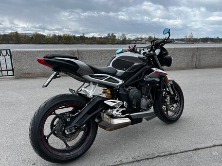 2018 Triumph Street Triple, серый, 700000 рублей, вид 3